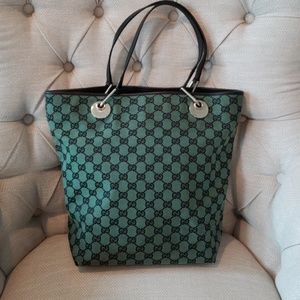 Medium Unique Gucci green monogram bucket bag 🔥🔥